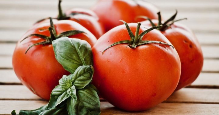 3 партнери для захисту томатів від хвороб