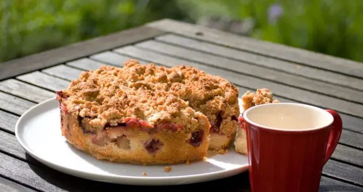 Пісочний пиріг з ревенем