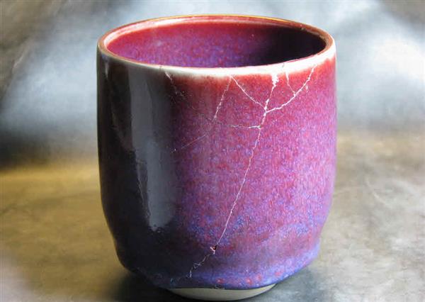 чашки з тріщинами