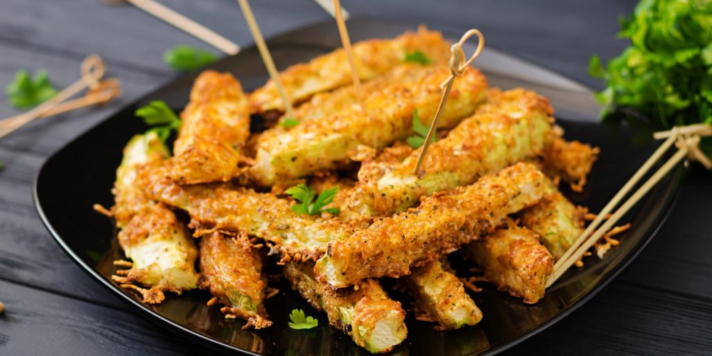 Кабачкові палички в паніровці