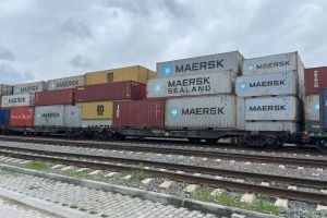 Maersk зупиняє рейси до України