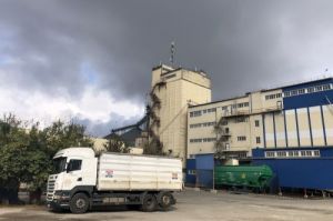 Атака на елеватор: Росія знищила автопарк на Харківщині