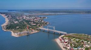 Зерно до Дунаю: міст в Одещині гальмує логістику